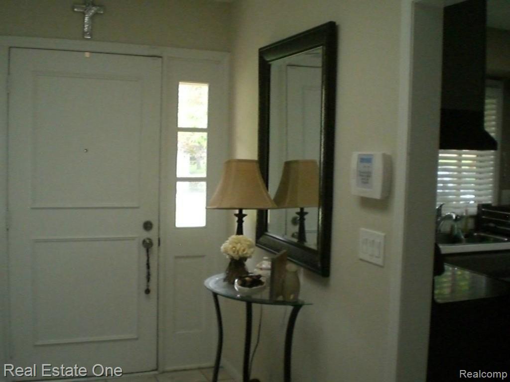 35820 Springvale Street Farmington, MI 48331 - Photo 3 of 29 CIMG3029.jpg
