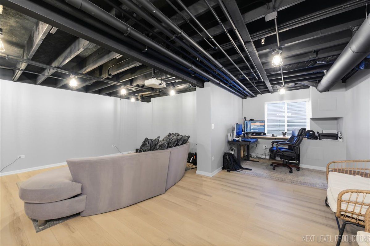 2132 Weatherbee Lane Naperville, IL 60563 - Photo 17 of 23 a living room with furniture