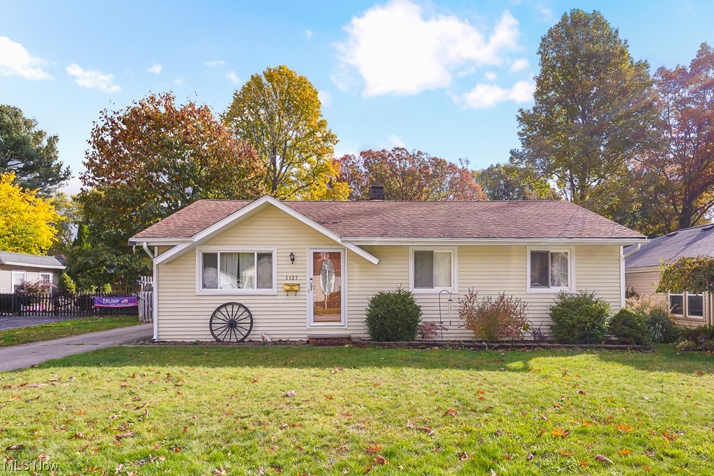 1127 Garden Road Willoughby, OH 44094 - Photo 1 of 33 Ranch-style home featuring a front lawn