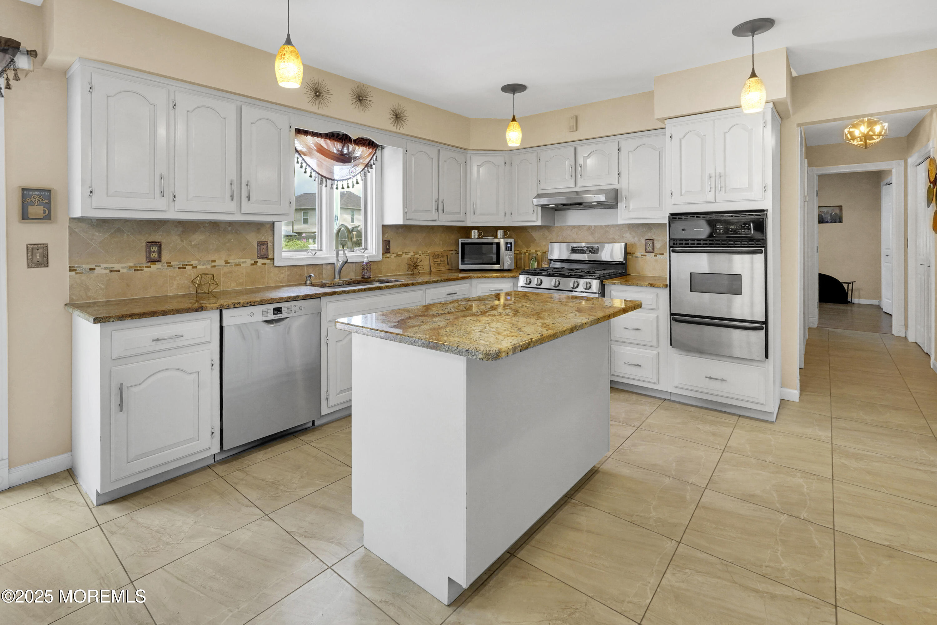13 New Friendship Road Howell, NJ 07731 - Photo 5 of 64 DSC04096