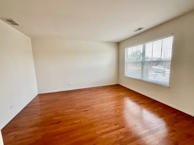 $3,200 | 1829 Crenshaw Circle, Vernon Hills, IL 60061