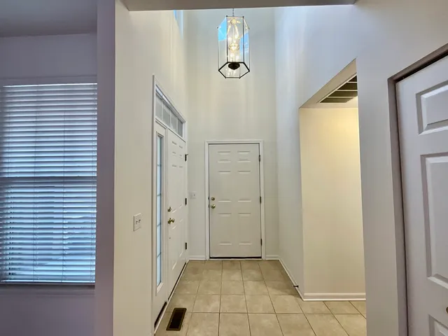 $3,200 | 1829 Crenshaw Circle, Vernon Hills, IL 60061