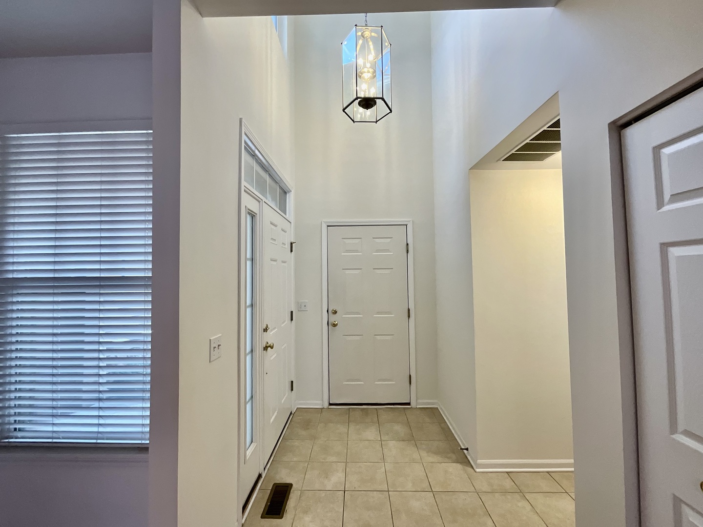 1829 Crenshaw Circle Vernon Hills, IL 60061 - Photo 7 of 30