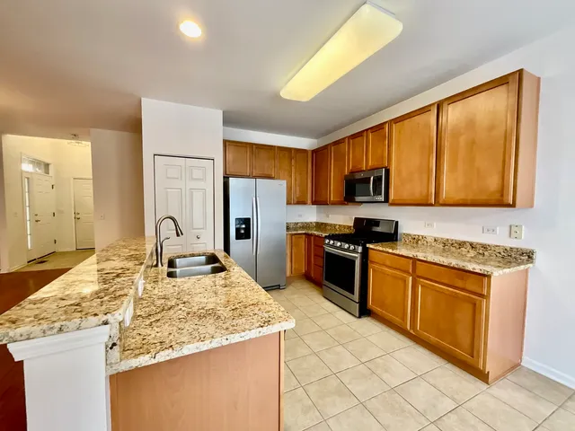 $3,200 | 1829 Crenshaw Circle, Vernon Hills, IL 60061