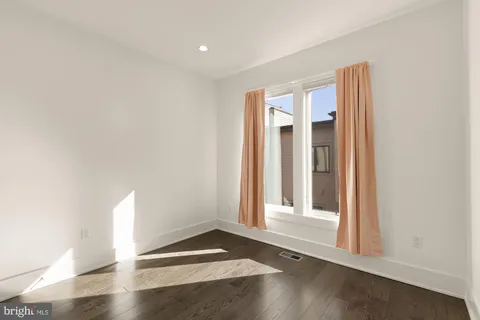 $1,295,000 | 153 Winsome Circle, Bethesda, MD 20814