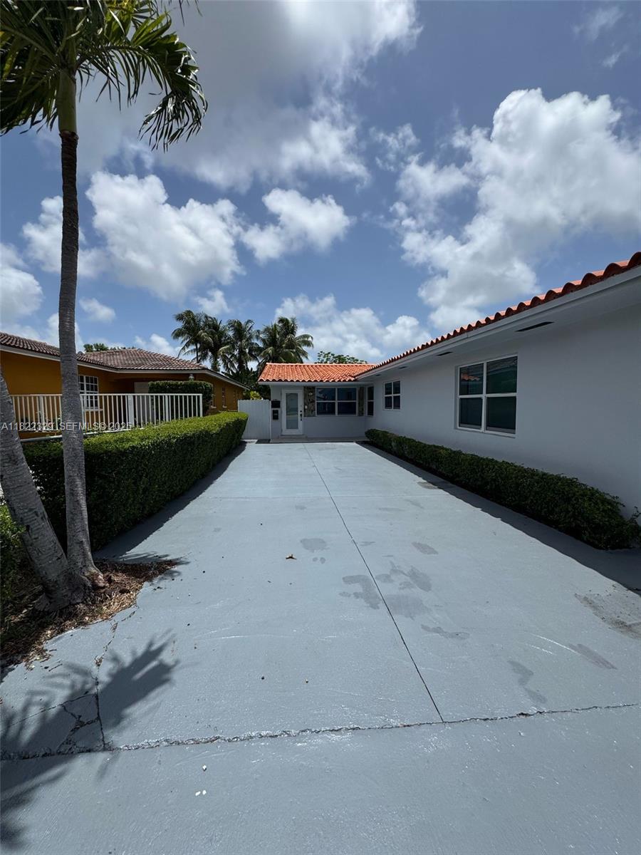 2941 Southwest 36th Avenue, Unit A Miami, FL 33133 - Photo 18 of 23 a view of a terrace