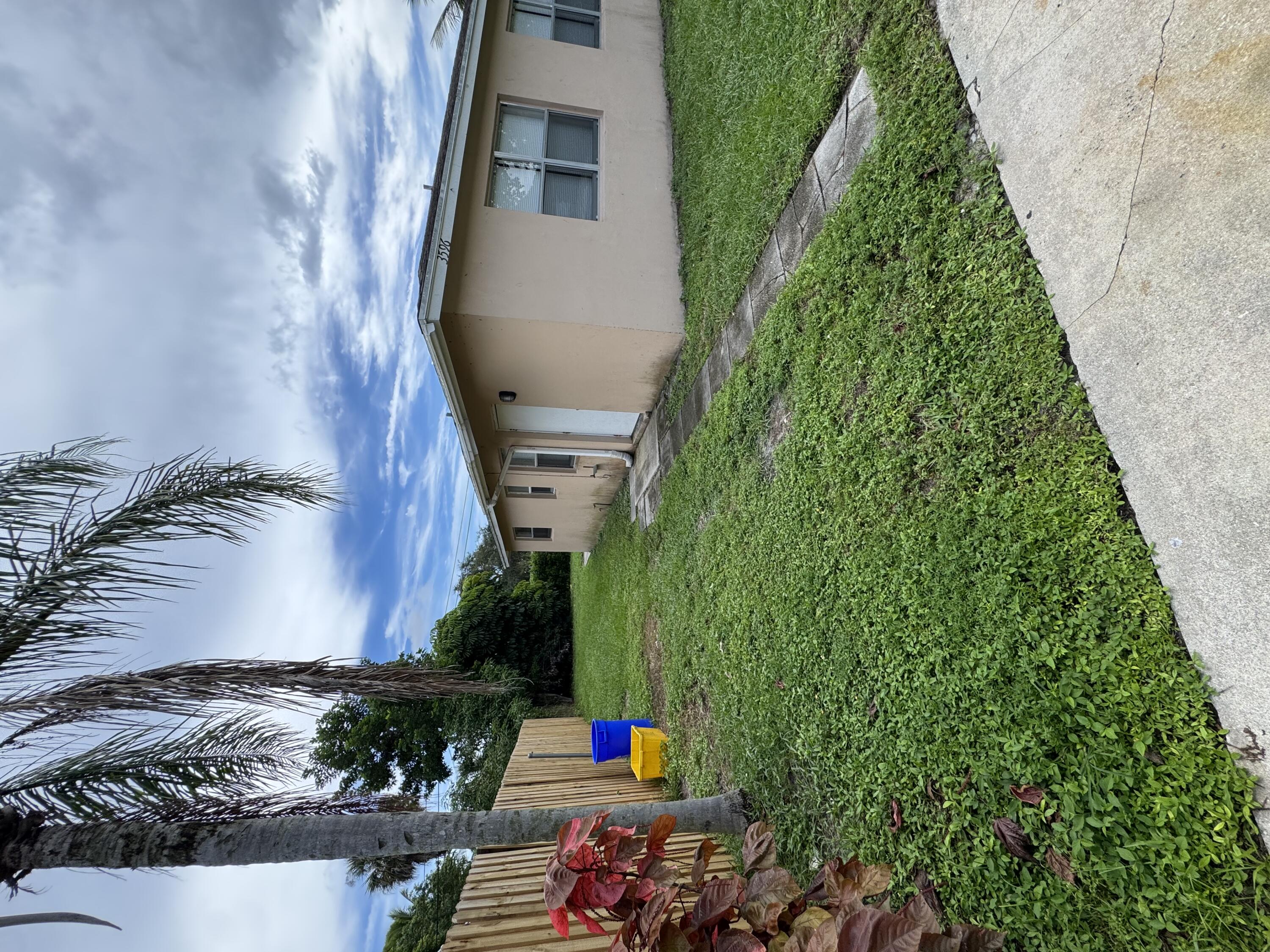 a front view of house with yard and entertaining space