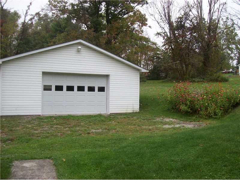 125 Bolden Road Vanderbilt, PA 15486 - Photo 14 of 17 Parking Lot/Garage.