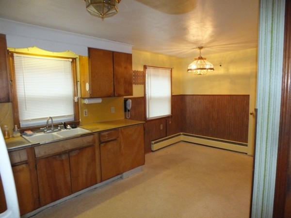 128 Bretton Road Springfield, MA 01119 - Photo 5 of 16
