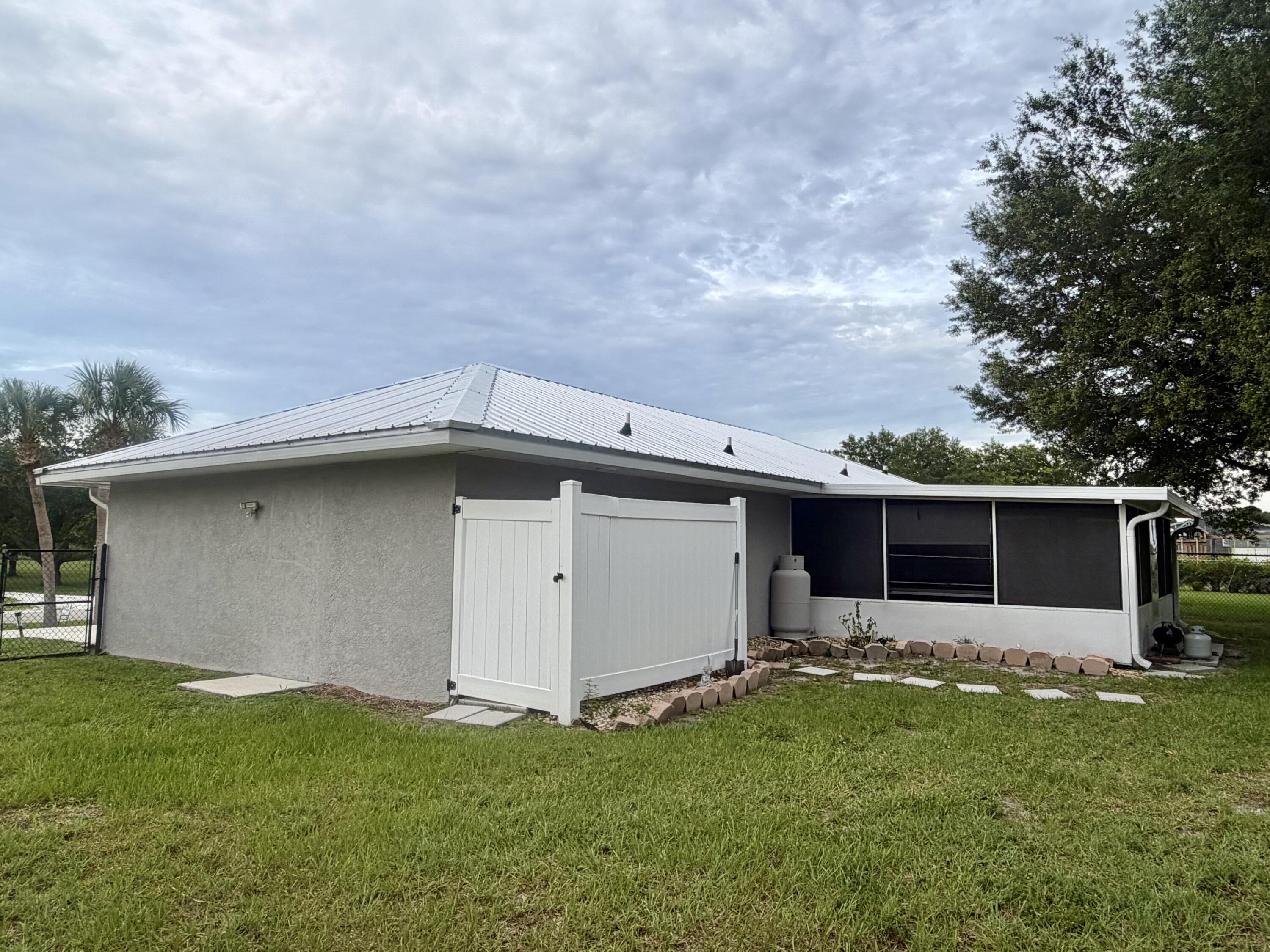 7823 Southwest 9th Street Okeechobee, FL 34974 - Photo 3 of 21 IMG_0858