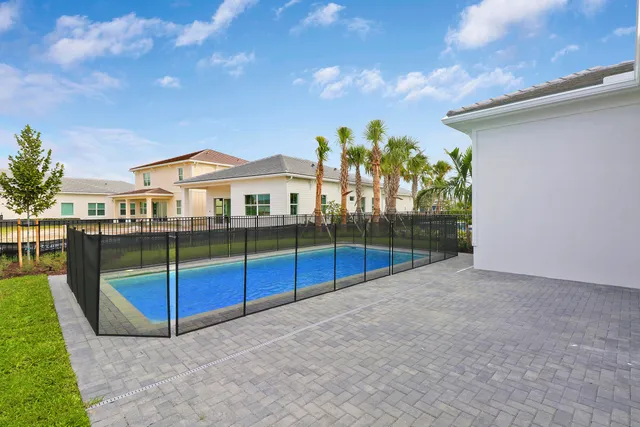 a view of a yard in front of house