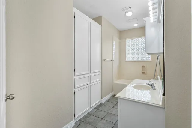 $699,900 | 5636 Avenue M 1/2, Santa Fe, TX 77510