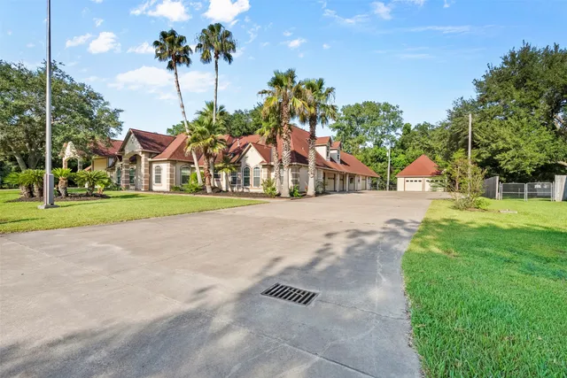 $699,900 | 5636 Avenue M 1/2, Santa Fe, TX 77510