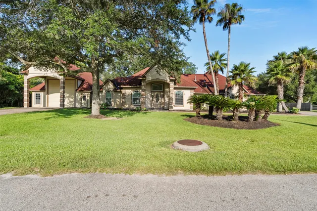 $699,900 | 5636 Avenue M 1/2, Santa Fe, TX 77510