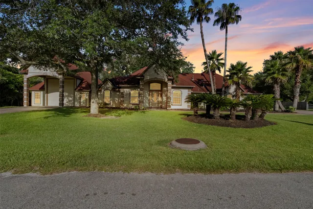 $699,900 | 5636 Avenue M 1/2, Santa Fe, TX 77510