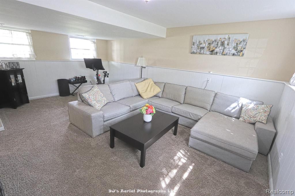 9223 Sheldon Road Plymouth, MI 48170 - Photo 5 of 46