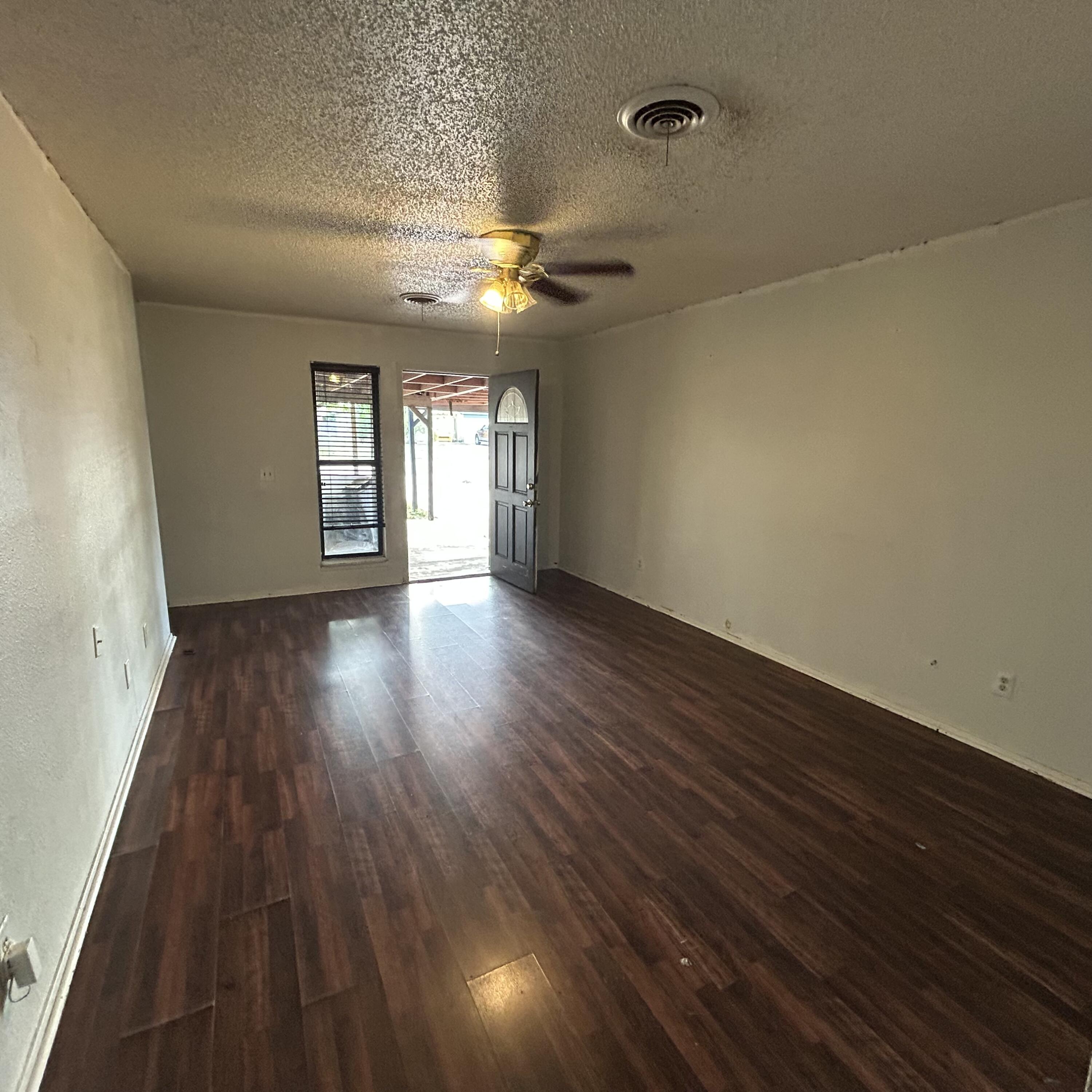 407 South Collins Avenue Tulia, TX 79088 - Photo 7 of 19 IMG_4791