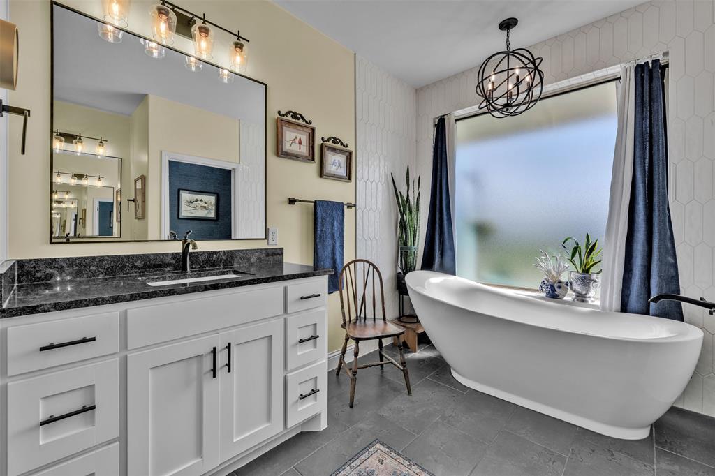 6628 Buffalo Ridge Circle Godley, TX 76044 - Photo 23 of 39 a bathroom with a bathtub sink and mirror