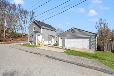 $475,000 | 2 Birch Street, Tiverton, RI 02878