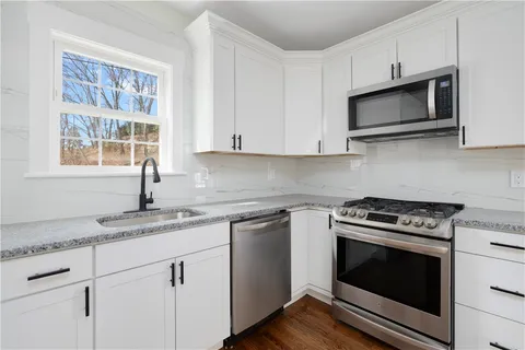$475,000 | 2 Birch Street, Tiverton, RI 02878
