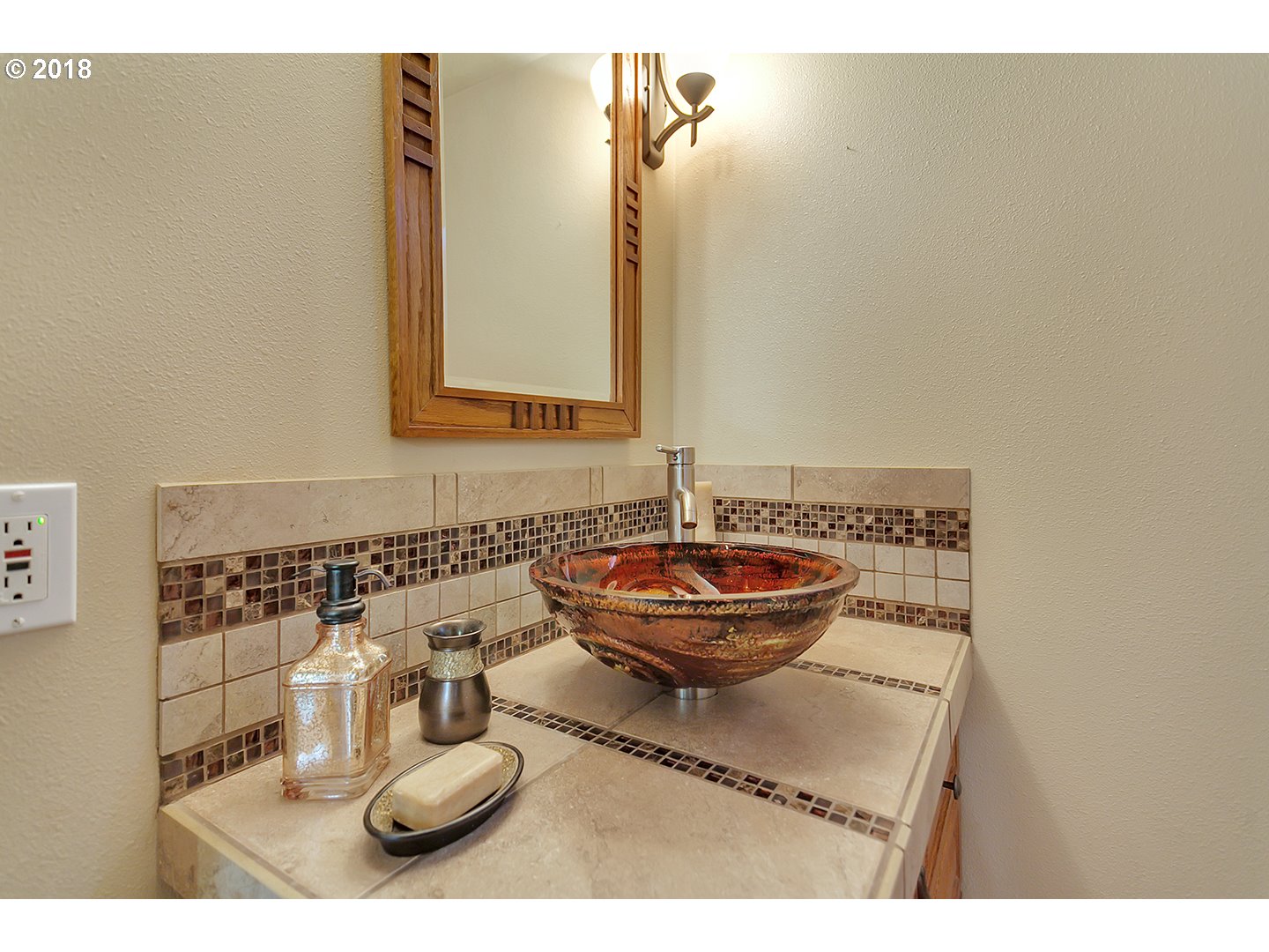 6456 Southwest Loop Drive Portland, OR 97221 - Photo 23 of 32 Bathroom