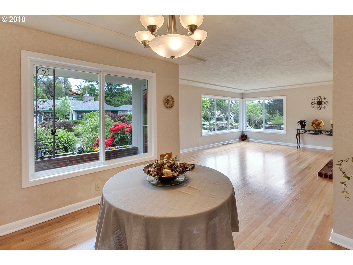 6456 Southwest Loop Drive Portland, OR 97221 - Photo 4 of 32 Living Room/Dining Room
