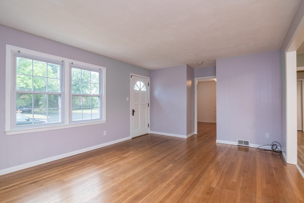 248 Laconia Street Springfield, MA 01129 - Photo 8 of 20
