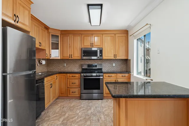 $849,000 | 9503 Vía Venezia, Burbank, CA 91504