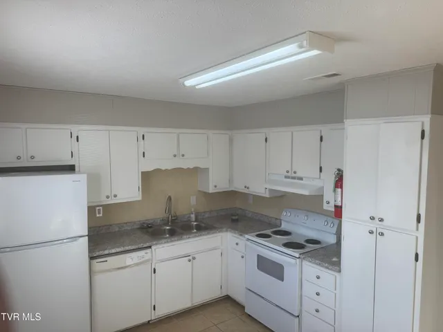 $1,050 | 1001 Kiser Boulevard, Unit 11, Greeneville, TN 37745