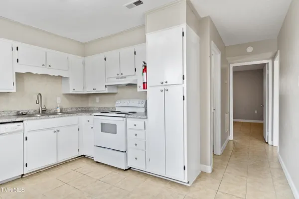 $1,050 | 1001 Kiser Boulevard, Unit 11, Greeneville, TN 37745