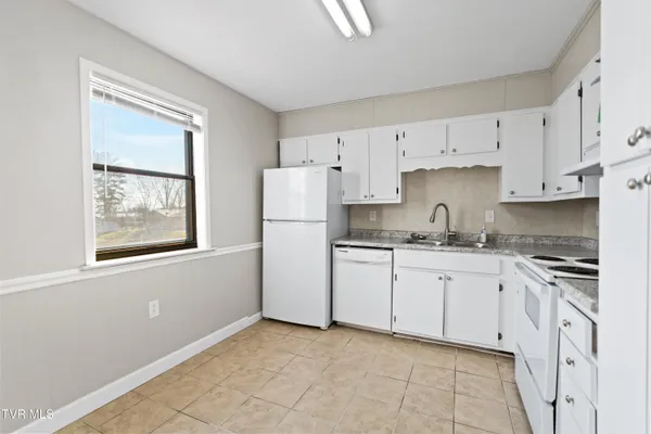 $1,050 | 1001 Kiser Boulevard, Unit 11, Greeneville, TN 37745