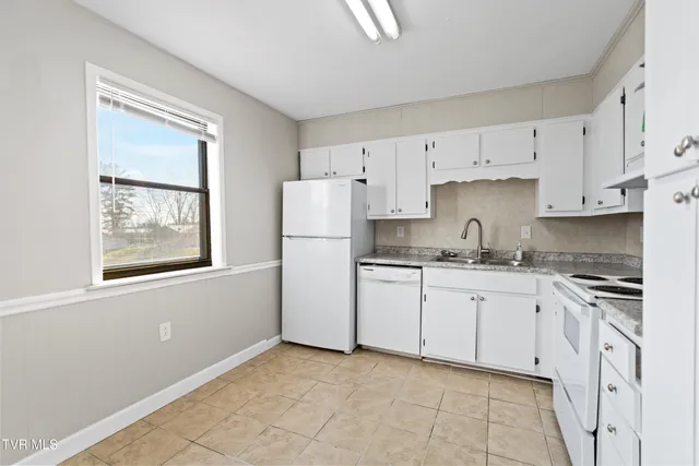 $1,050 | 1001 Kiser Boulevard, Unit 11, Greeneville, TN 37745