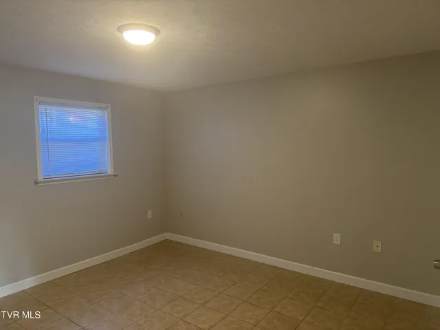 $1,050 | 1001 Kiser Boulevard, Unit 11, Greeneville, TN 37745