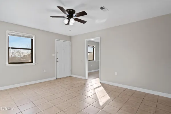 $1,050 | 1001 Kiser Boulevard, Unit 11, Greeneville, TN 37745