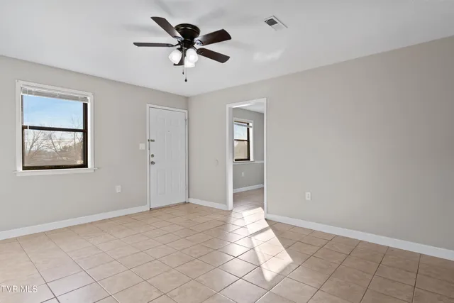 $1,050 | 1001 Kiser Boulevard, Unit 11, Greeneville, TN 37745