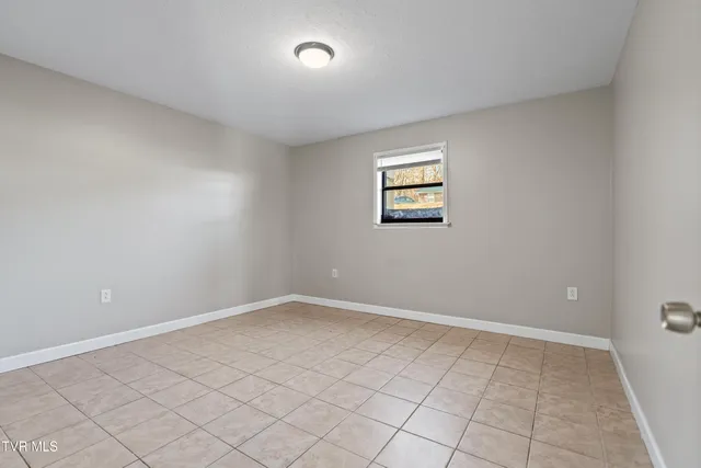 $1,050 | 1001 Kiser Boulevard, Unit 11, Greeneville, TN 37745