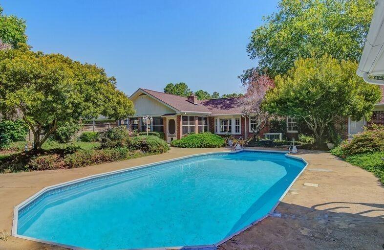 204 Longleaf Road Summerville, SC 29486 - Photo 1 of 34 304 Longleaf Pool (2)