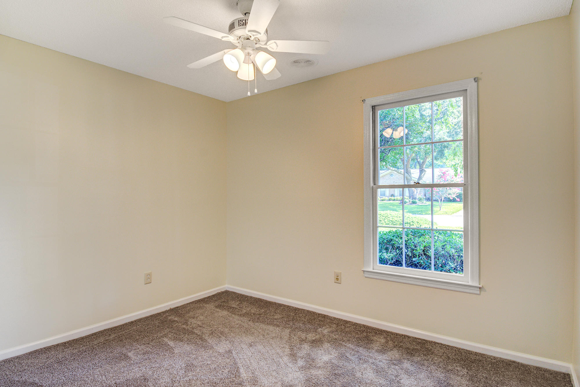 204 Longleaf Road Summerville, SC 29486 - Photo 20 of 34 20