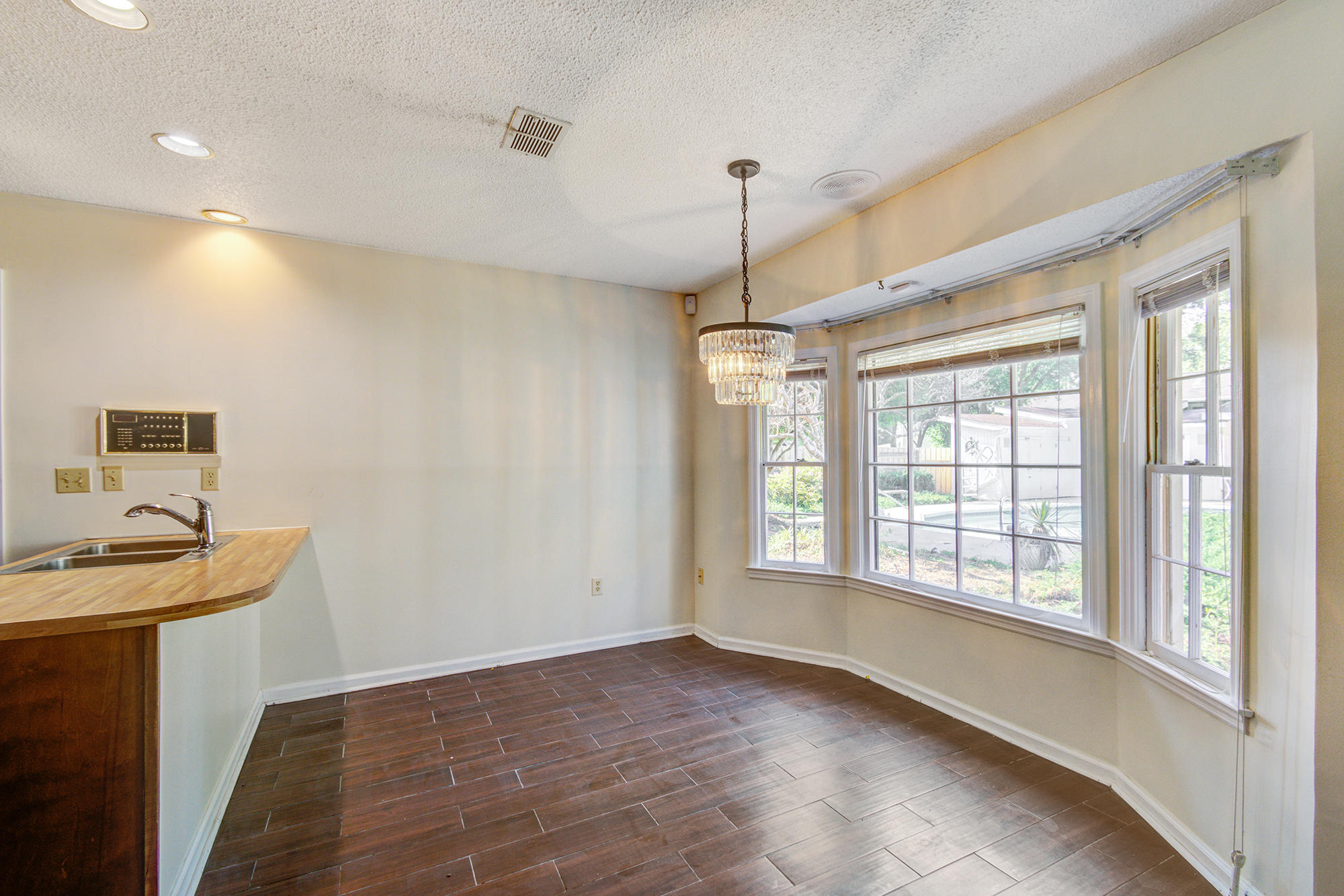 204 Longleaf Road Summerville, SC 29486 - Photo 6 of 34 10