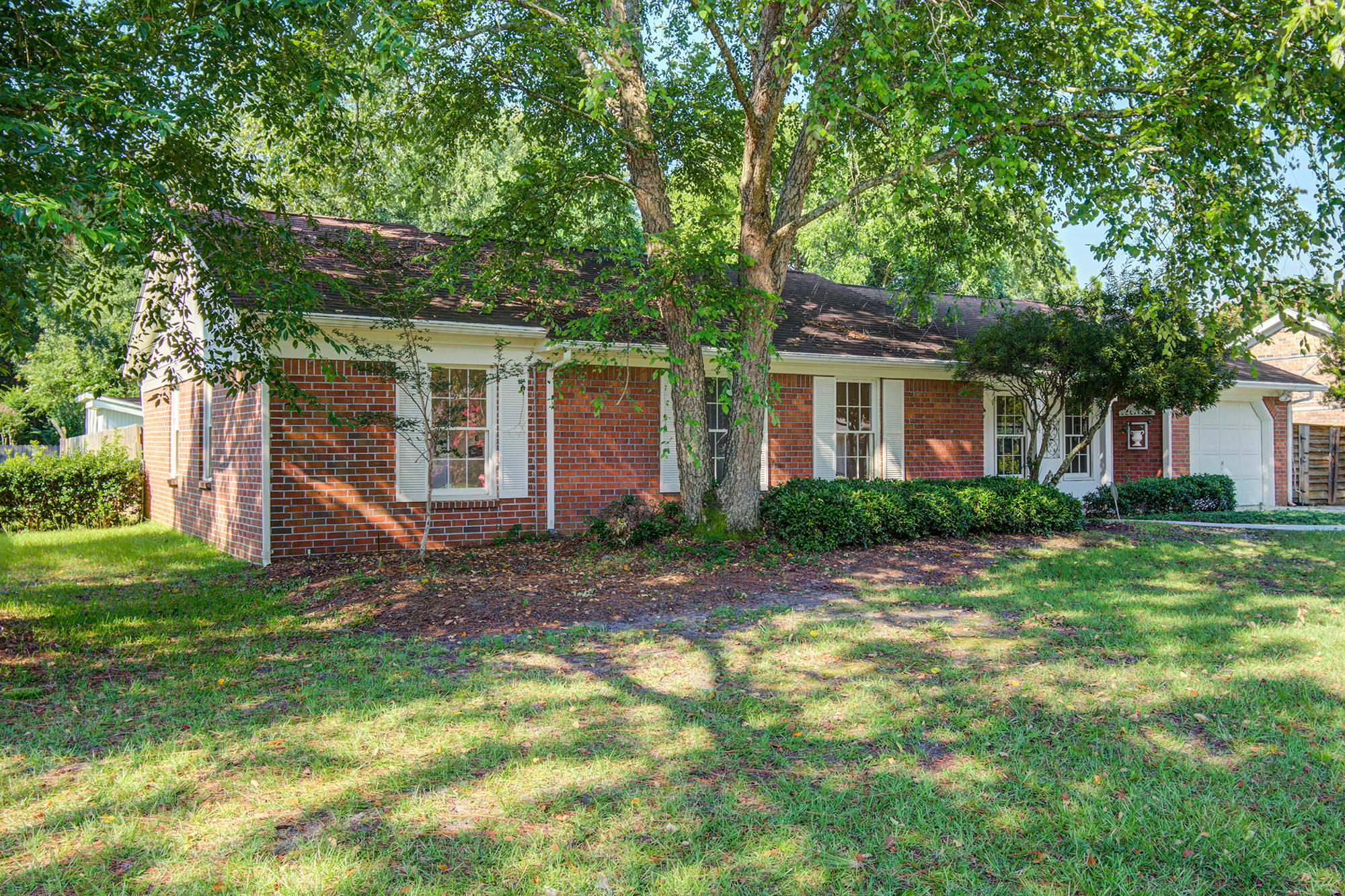 204 Longleaf Road Summerville, SC 29486 - Photo 8 of 34 2
