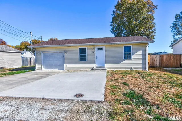 $133,900 | 812 South Elevator Street, Taylorville, IL 62568