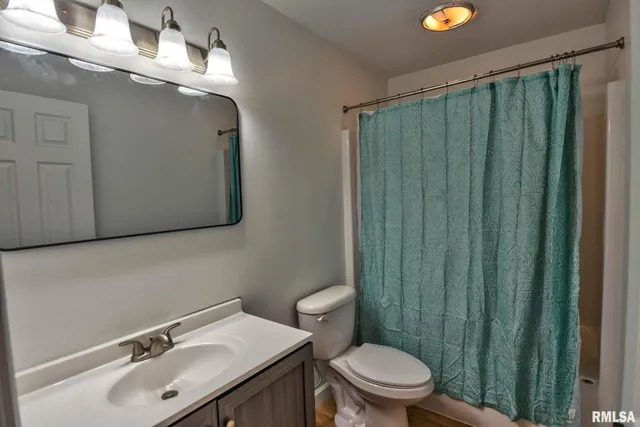 $133,900 | 812 South Elevator Street, Taylorville, IL 62568