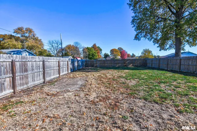 $133,900 | 812 South Elevator Street, Taylorville, IL 62568