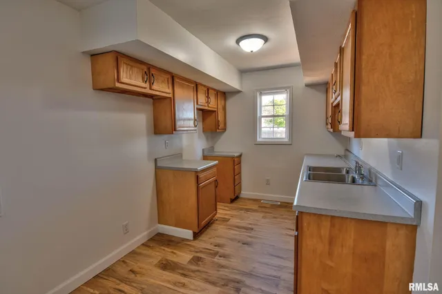 $133,900 | 812 South Elevator Street, Taylorville, IL 62568