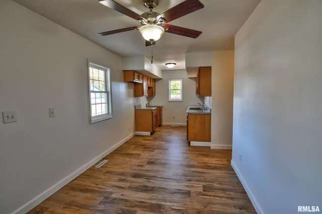 $133,900 | 812 South Elevator Street, Taylorville, IL 62568