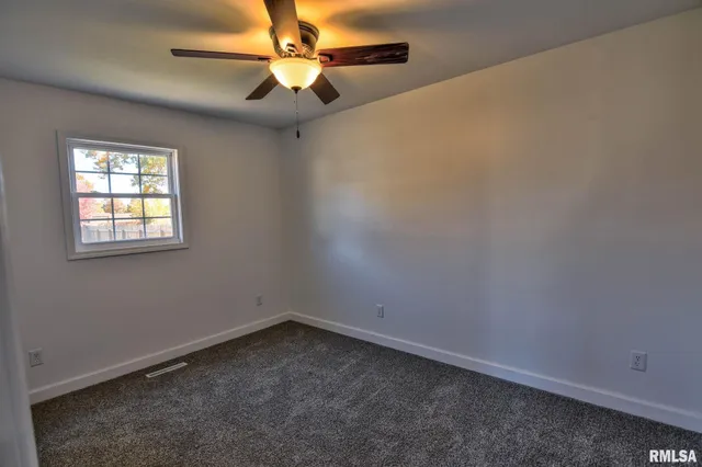 $133,900 | 812 South Elevator Street, Taylorville, IL 62568