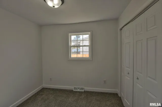 $133,900 | 812 South Elevator Street, Taylorville, IL 62568