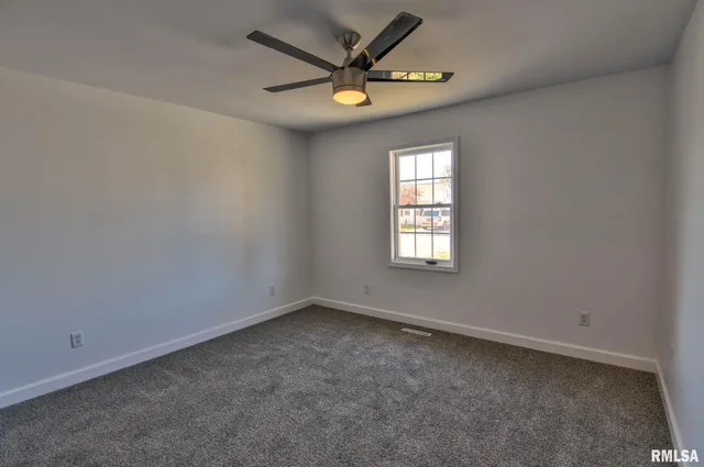 $133,900 | 812 South Elevator Street, Taylorville, IL 62568