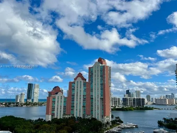 $3,000 | 3300 Northeast 191st Street, Unit 1916, Aventura, FL 33180