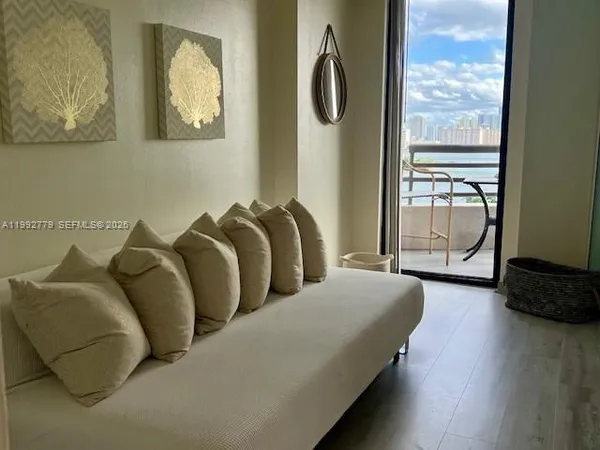 $3,000 | 3300 Northeast 191st Street, Unit 1916, Aventura, FL 33180